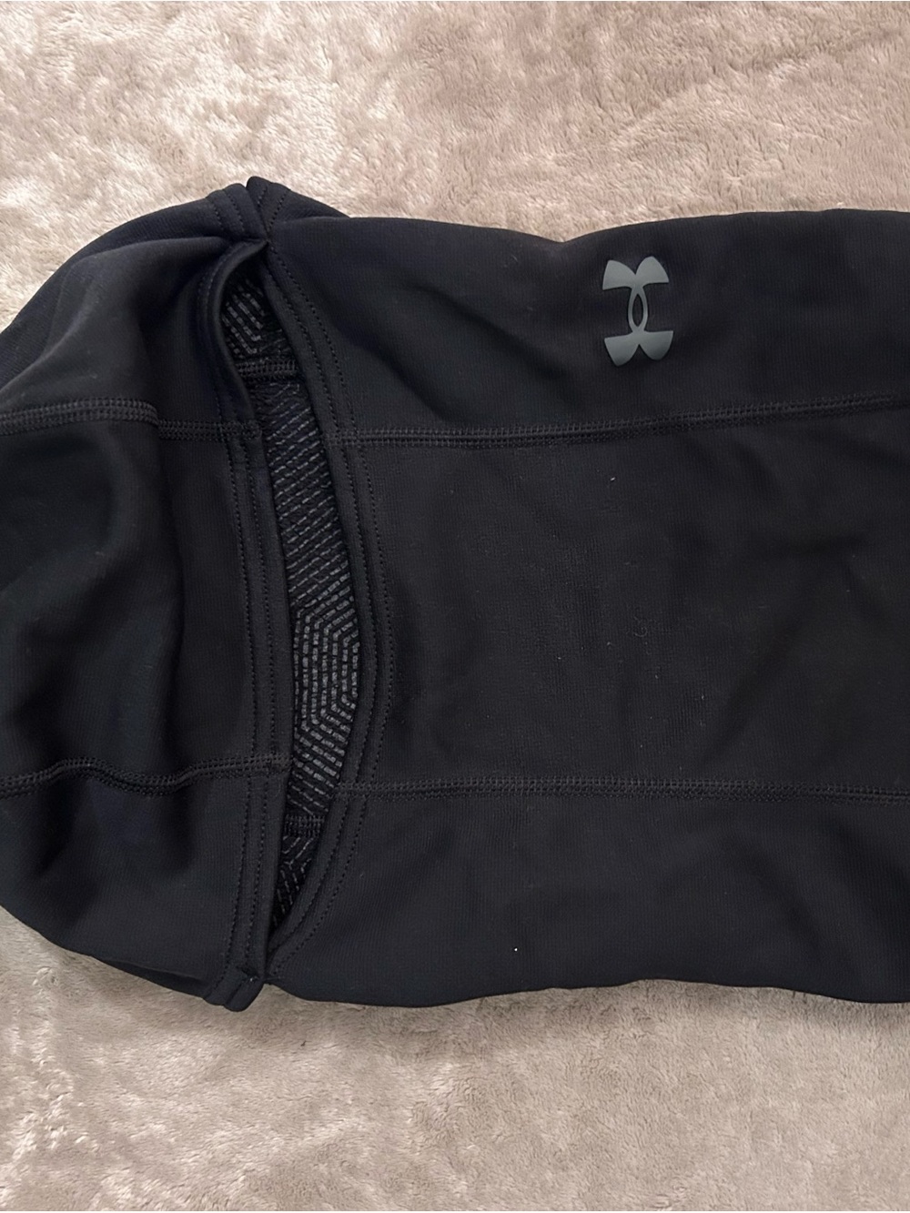 Under Armour Black shiestie